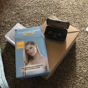 True Wireless Earbuds & Power Bank